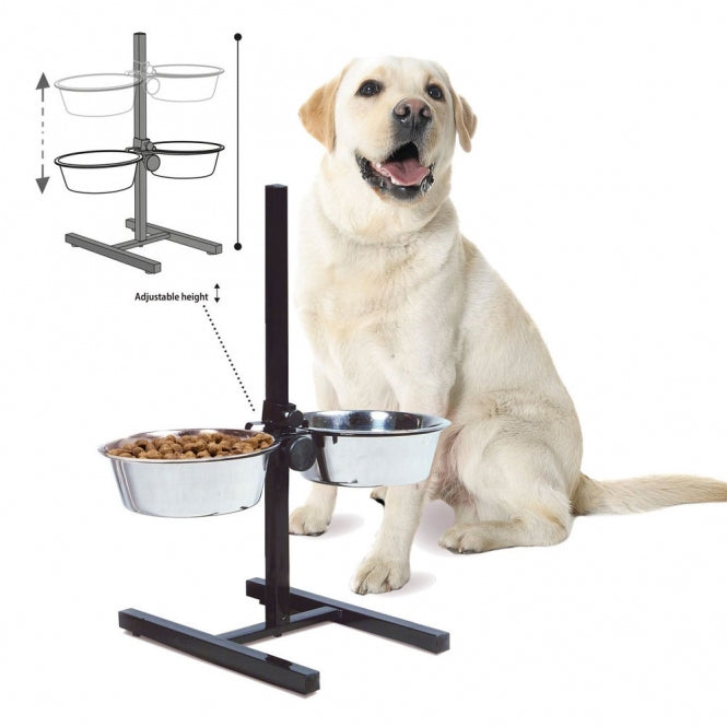 Hund mit Napfständer